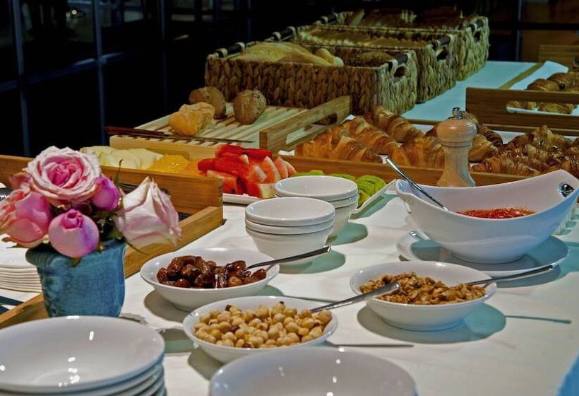 هتل Aravaca Village