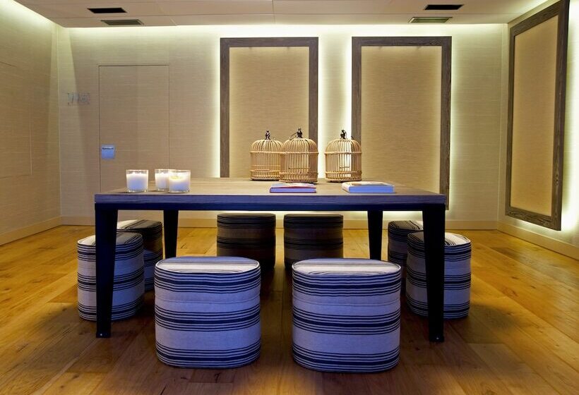 هتل Aravaca Village