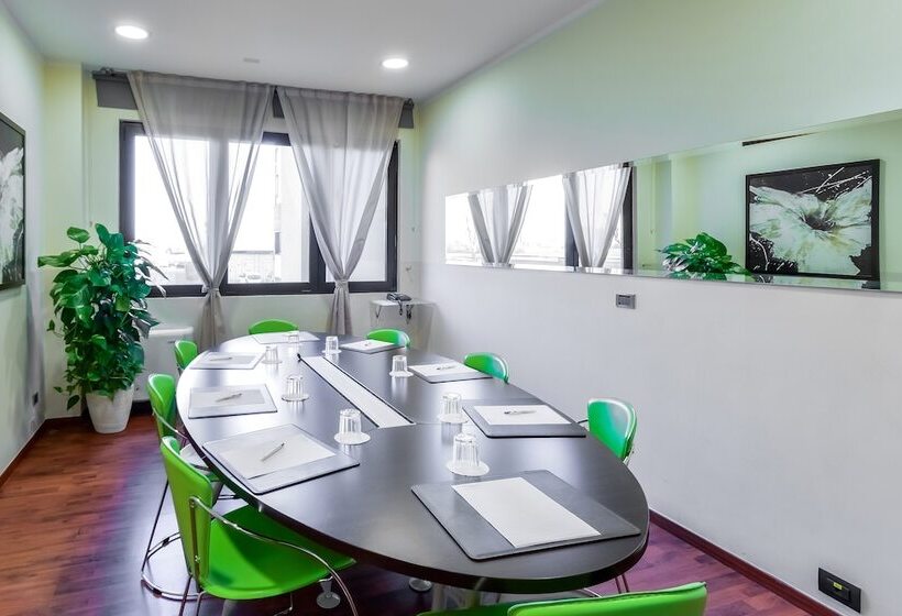 هتل Bologna Airport