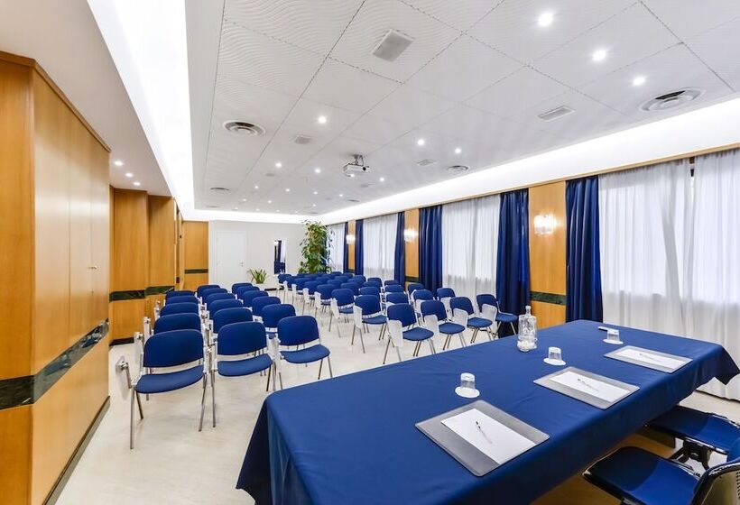 هتل Bologna Airport