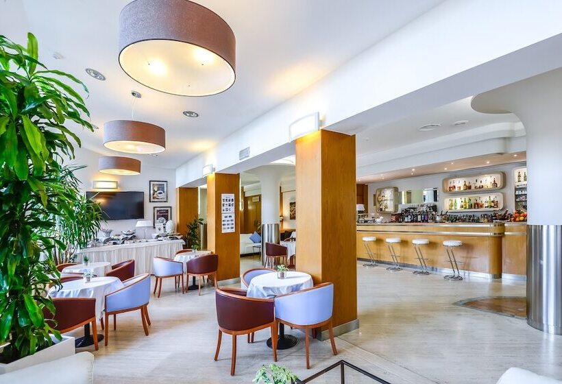 هتل Bologna Airport