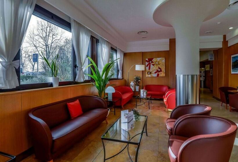 هتل Bologna Airport