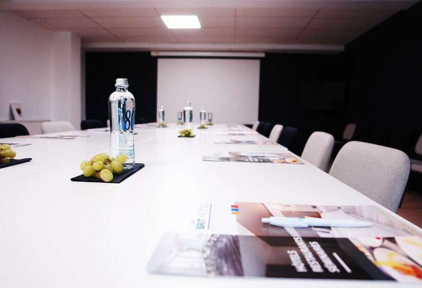 Brit Hotel Marseille Aéroport