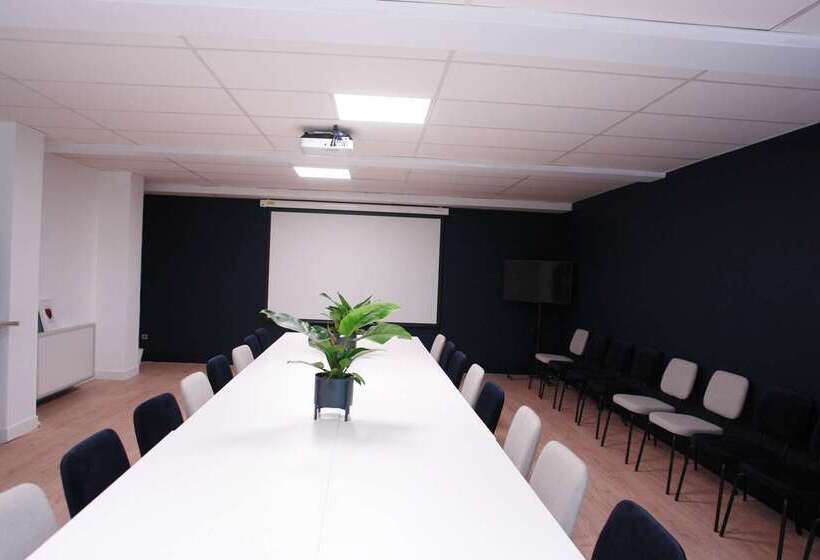 Brit Hotel Marseille Aéroport