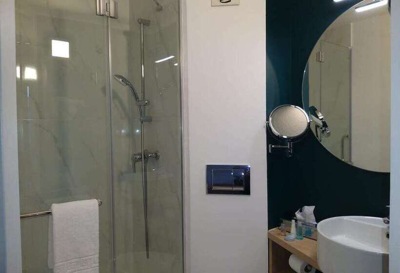 Brit Hotel Marseille Aéroport