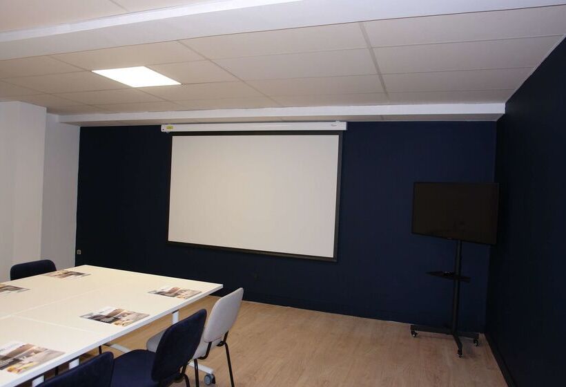 Brit Hotel Marseille Aéroport