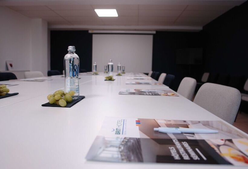 Brit Hotel Marseille Aéroport