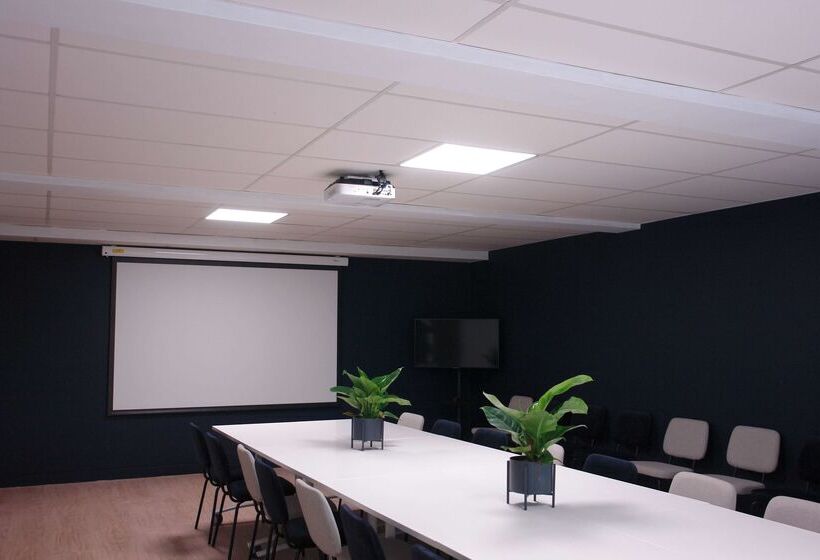 Brit Hotel Marseille Aéroport