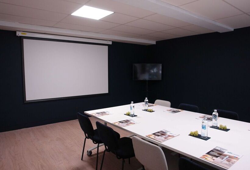 Brit Hotel Marseille Aéroport