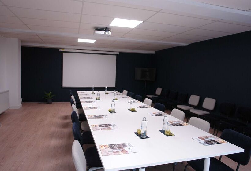 Brit Hotel Marseille Aéroport