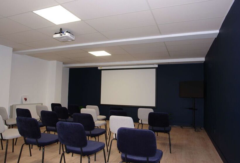 Brit Hotel Marseille Aéroport