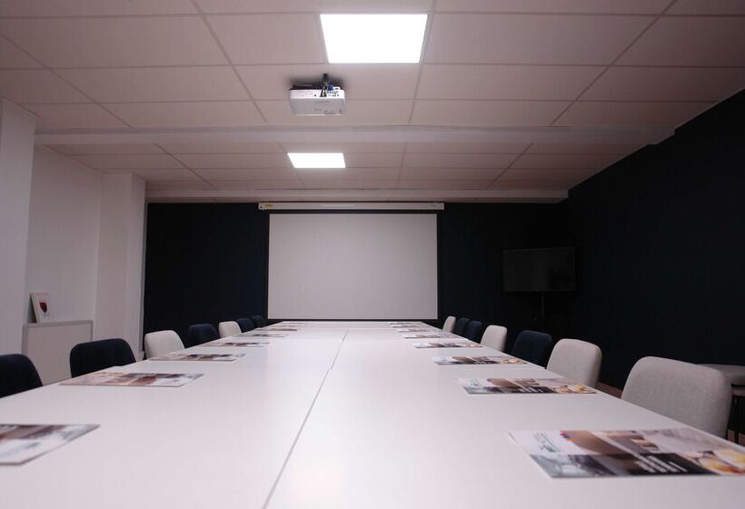 Brit Hotel Marseille Aéroport