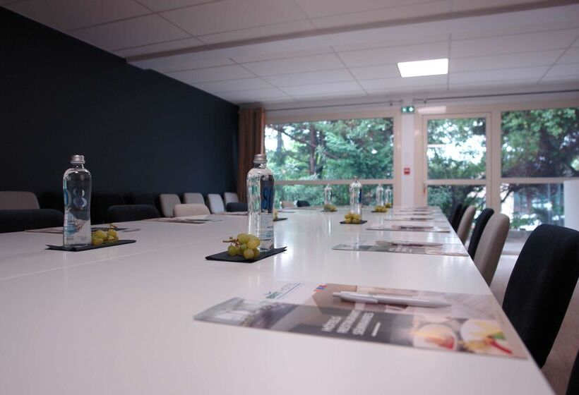 Brit Hotel Marseille Aéroport