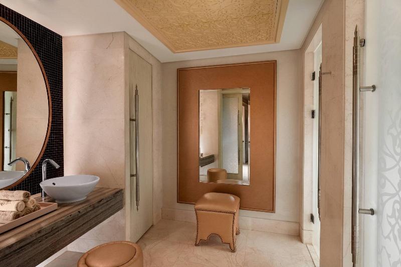 Cairo Marriott Hotel & Omar Khayyam Casino