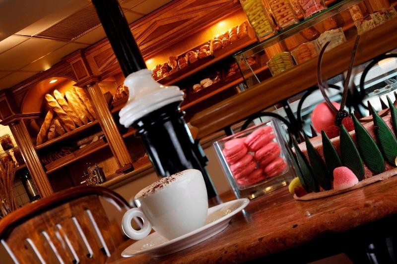 Cairo Marriott Hotel & Omar Khayyam Casino