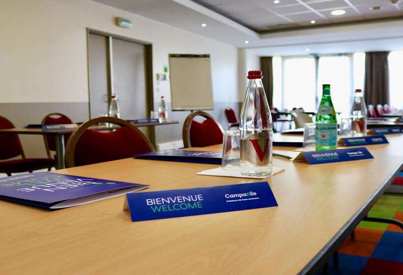 ホテル Campanile Marne La Vallee  Bussy Saint Georges