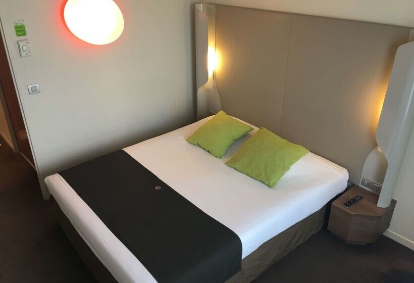 ホテル Campanile Marne La Vallee  Bussy Saint Georges