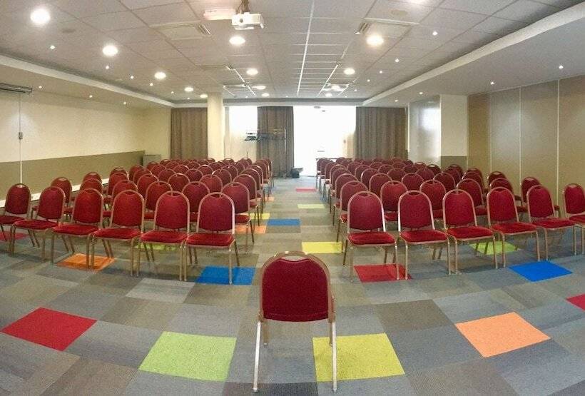 Отель Campanile Marne La Vallee  Bussy Saint Georges