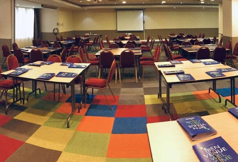 ホテル Campanile Marne La Vallee  Bussy Saint Georges