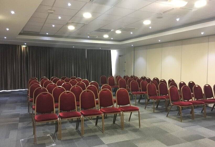 ホテル Campanile Marne La Vallee  Bussy Saint Georges