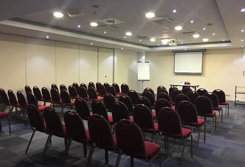 ホテル Campanile Marne La Vallee  Bussy Saint Georges