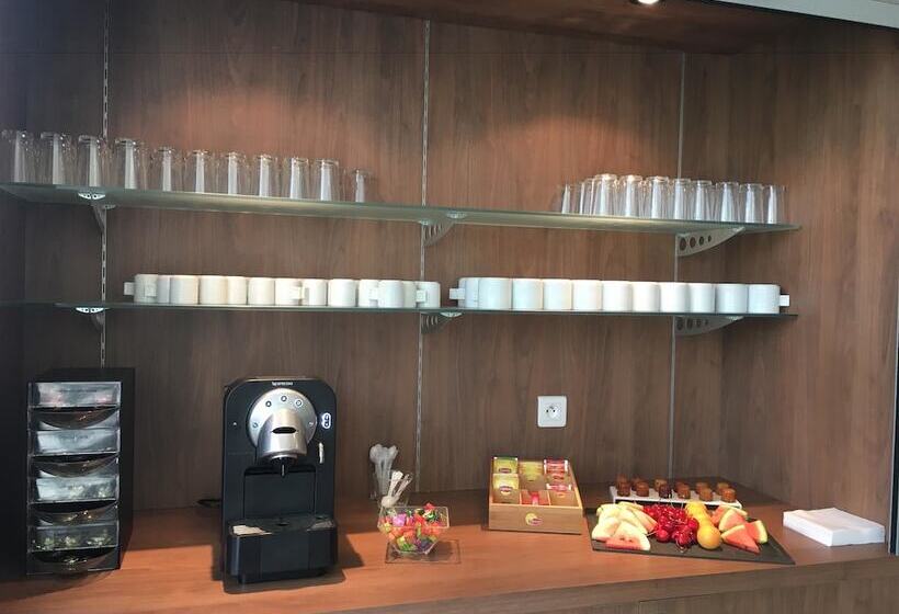 Отель Campanile Marne La Vallee  Bussy Saint Georges