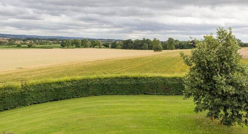 Отель Classic Lodges Solberge Hall