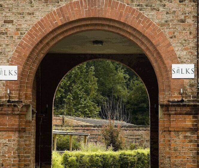 Отель Classic Lodges Solberge Hall