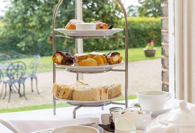 Отель Classic Lodges Solberge Hall