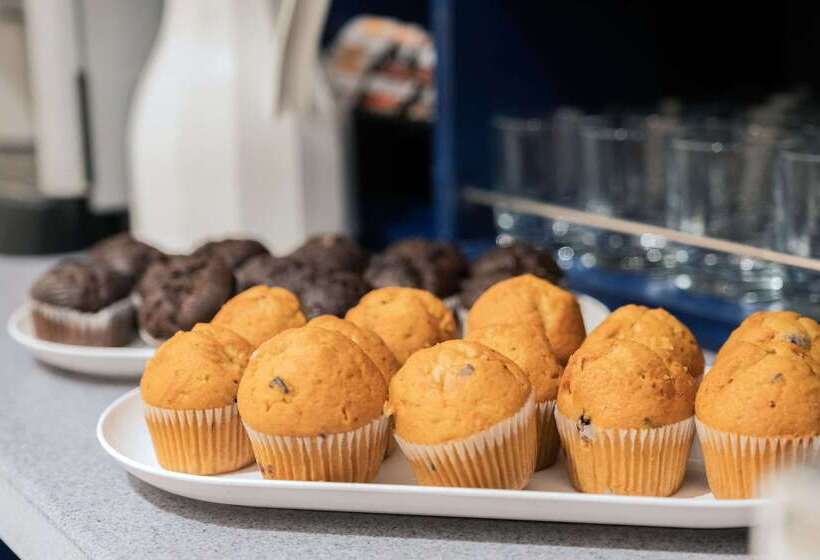 Отель King S Cross Express Inn