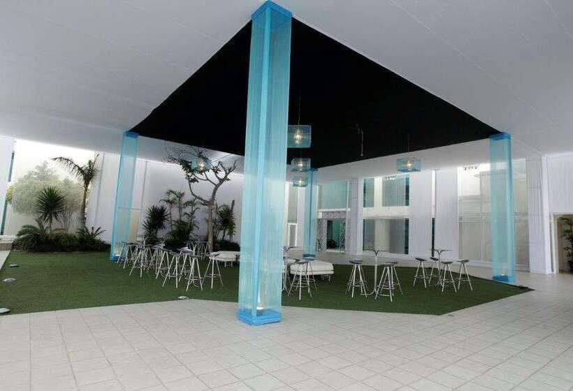 Delfines Hotel & Convention Center