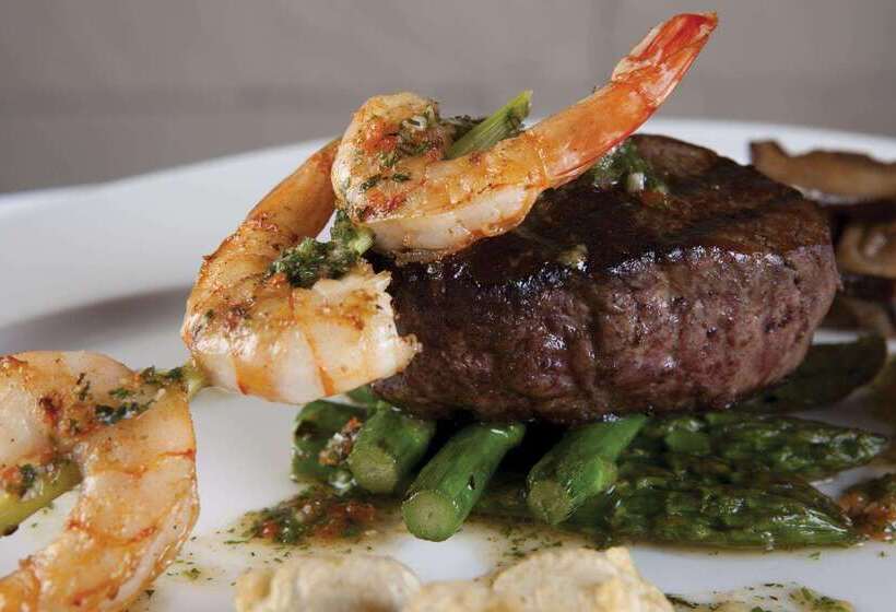 Delfines Hotel & Convention Center