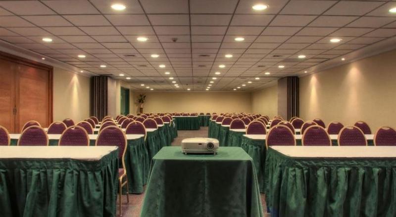 هتل Diego De Almagro Aeropuerto