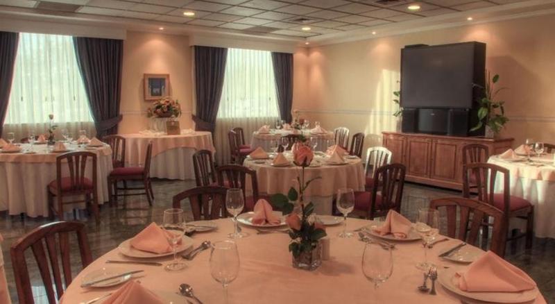 هتل Diego De Almagro Aeropuerto