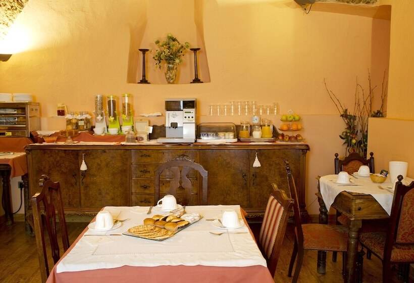 هتل Don Carlos Cáceres