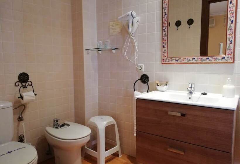 هتل Don Carlos Cáceres