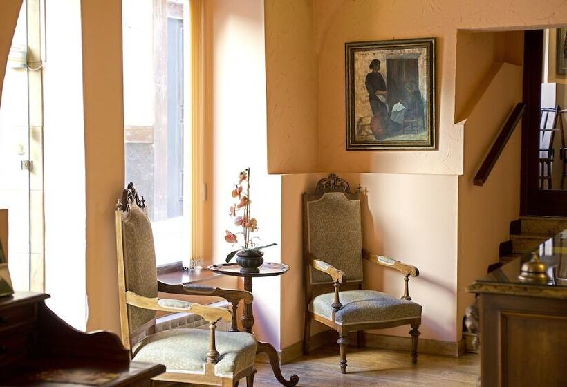 هتل Don Carlos Cáceres