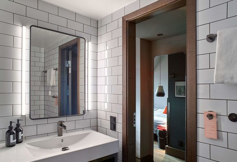 בית מלון כפרי Downtown Camper By Scandic