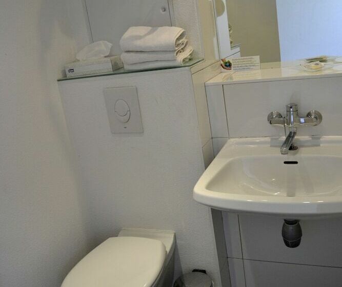 Отель Du Parc Euromédecine By Akena