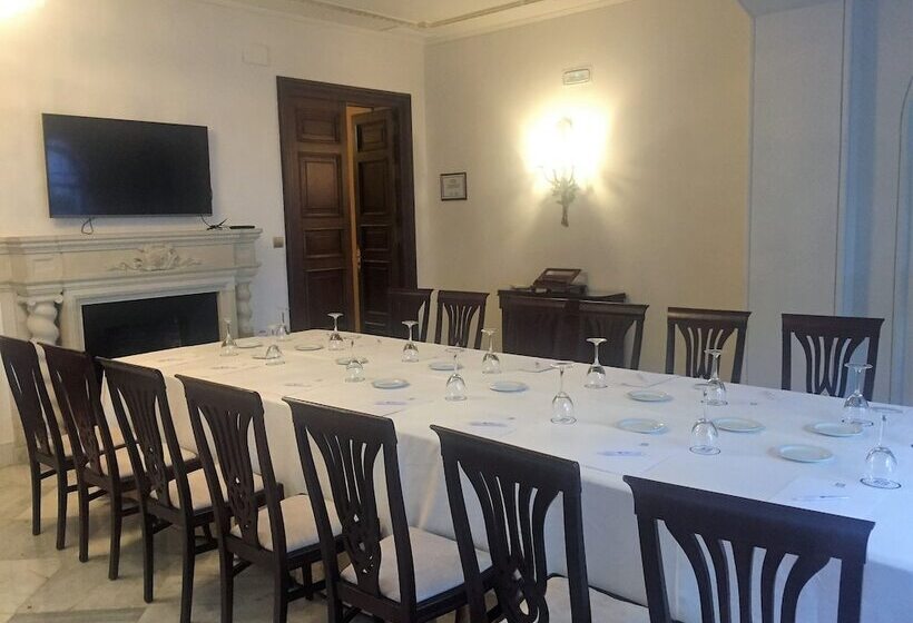 هتل Duques De Medinaceli