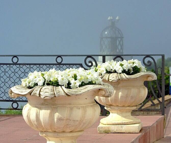 El Far Hotel Restaurant