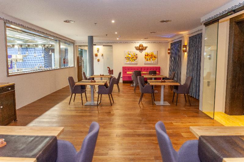 Отель Europe Villa Cortes Gl