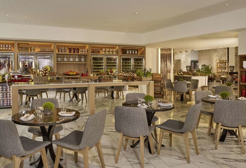 Отель Hyatt Regency Paris Etoile