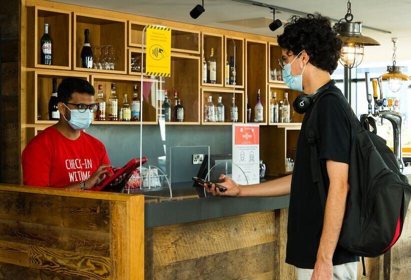 בית מלון כפרי Ibis Leicester