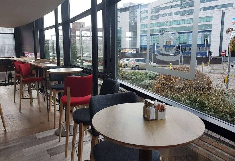 בית מלון כפרי Ibis Leicester