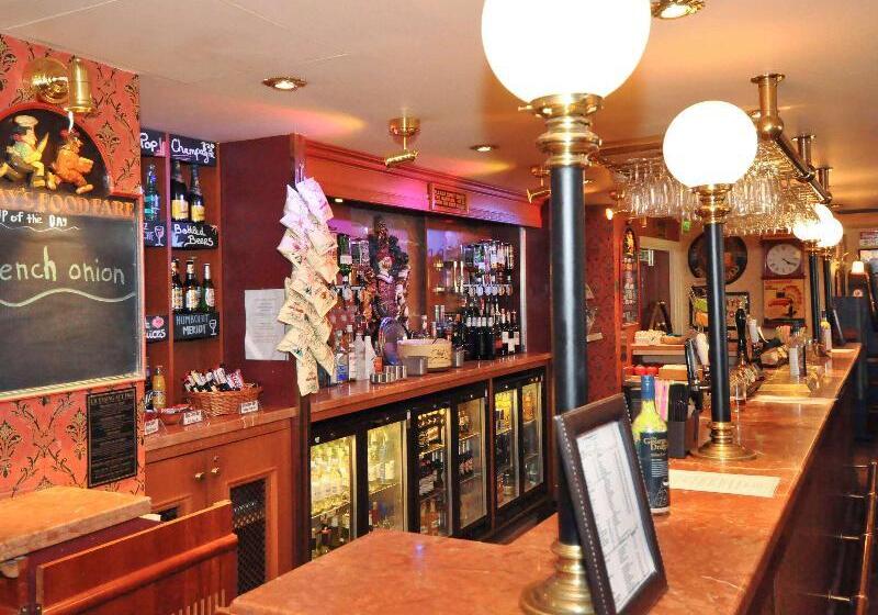 בית מלון כפרי Ibis London Earls Court