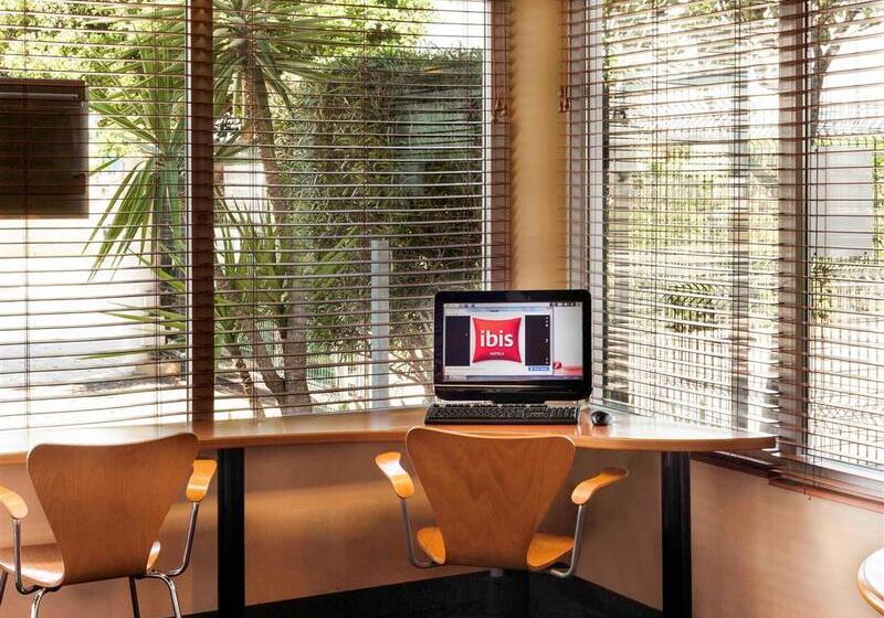 Отель Ibis Valencia Alfafar