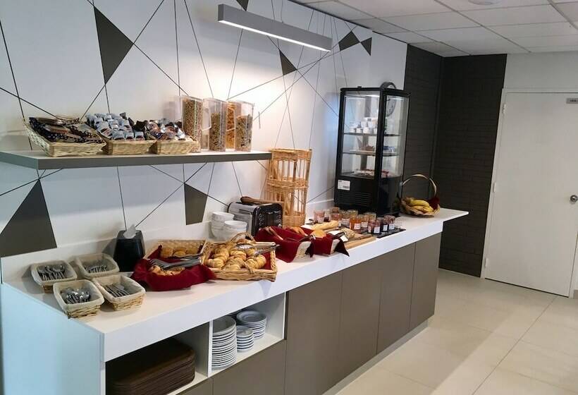 Отель Du Parc Euromédecine By Akena