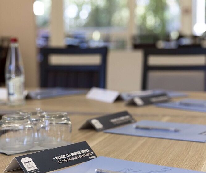 ホテル Kyriad Chateauroux