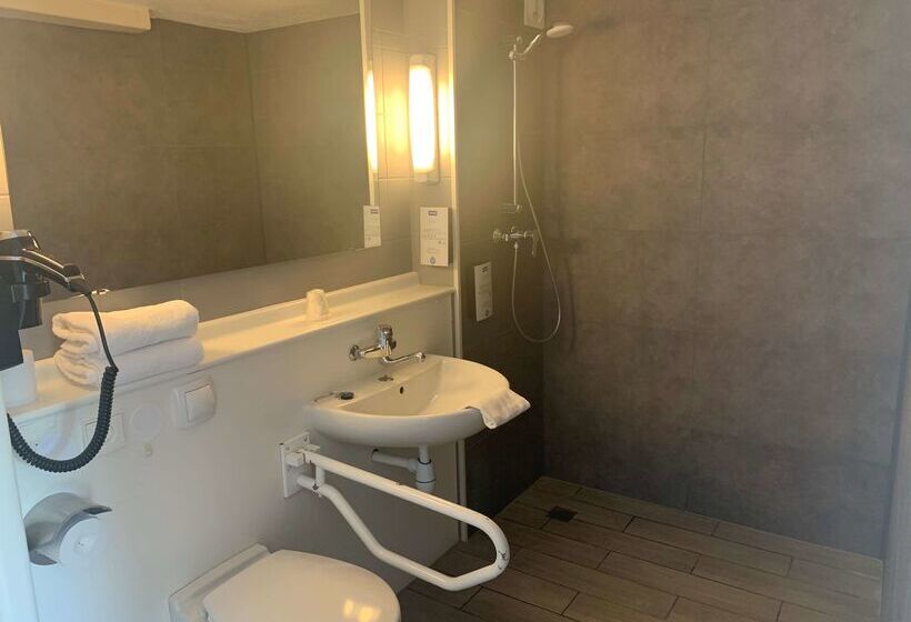 فندق Kyriad Chateauroux  Saint Maur